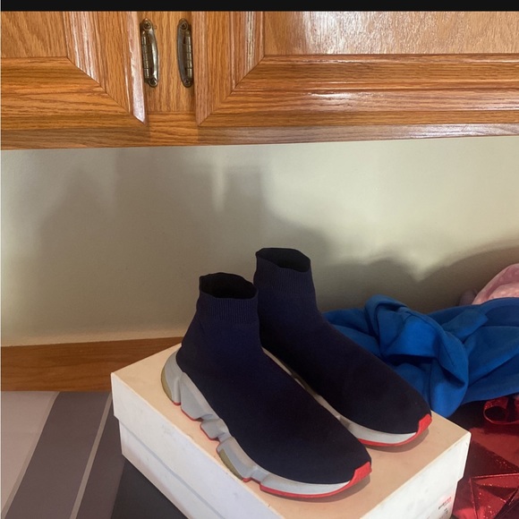 Selling my size 10 balenciagas good condition ready for pick up - Picture 2 of 4